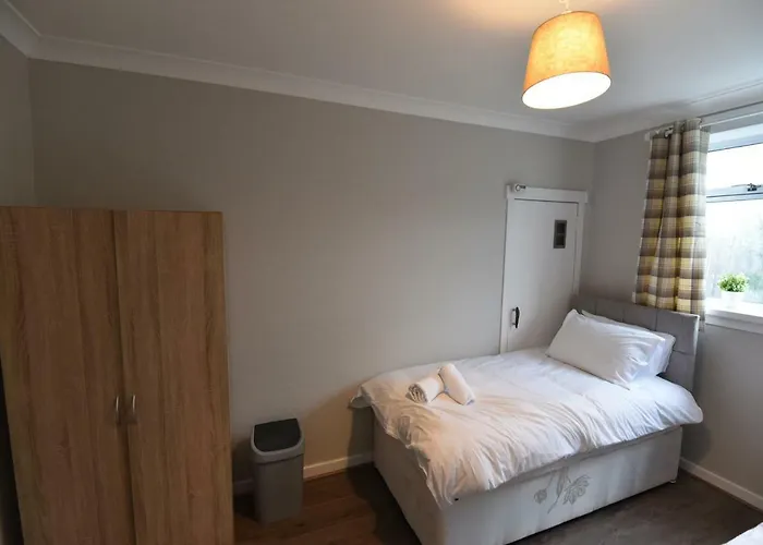 Sighthill 3 Bedrooms With Private Garden
